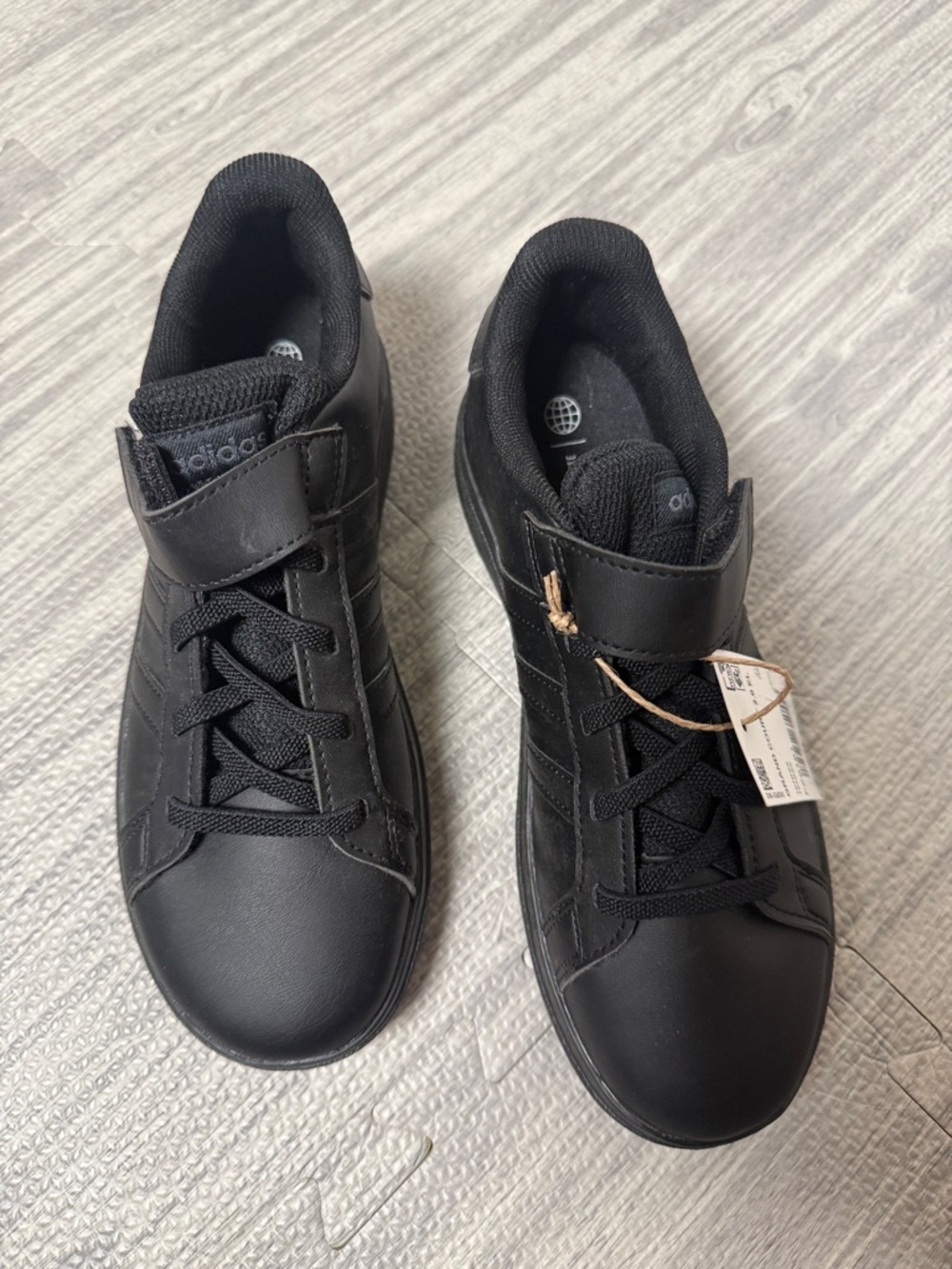 NWT adidas Boys Low-Top No Tie Sneakers Size 3 - Picture 4 of 6